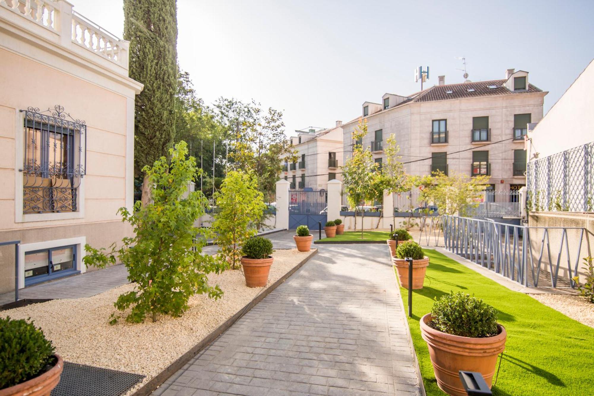 Apartamentos Plaza De Santiago - Estudios Turisticos - 1 Llave Pinto Dış mekan fotoğraf