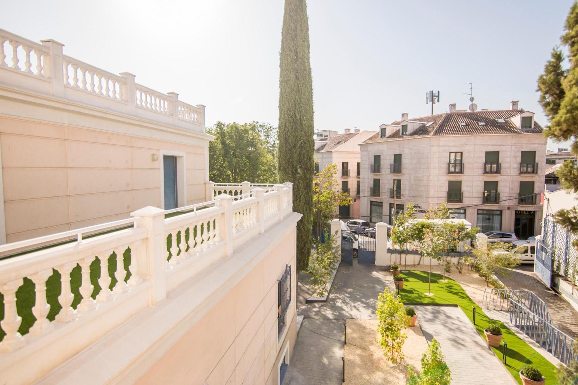 Apartamentos Plaza De Santiago - Estudios Turisticos - 1 Llave Pinto Dış mekan fotoğraf