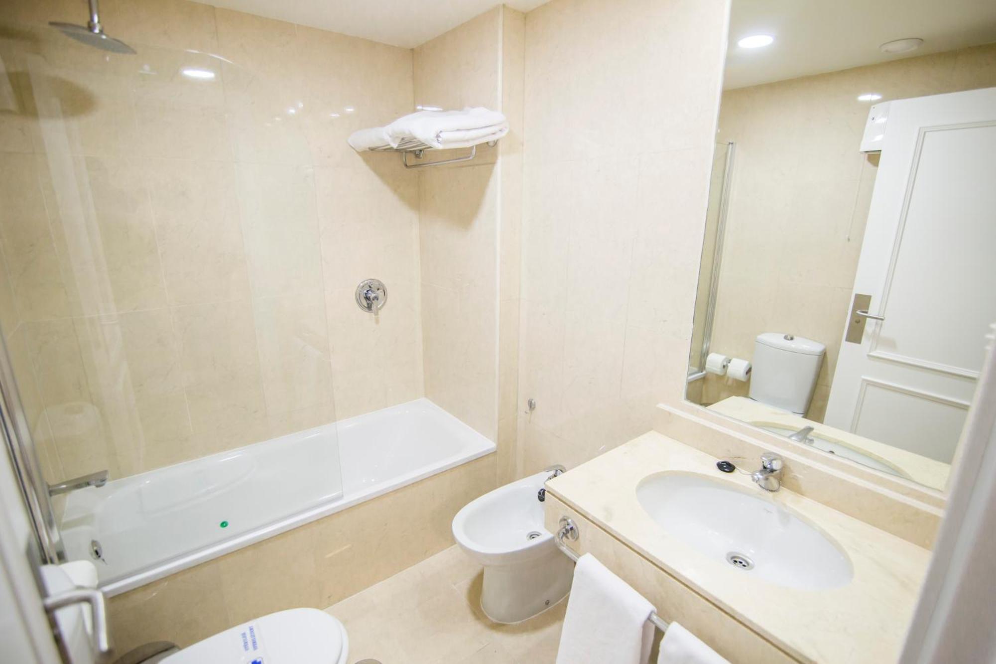 Apartamentos Plaza De Santiago - Estudios Turisticos - 1 Llave Pinto Dış mekan fotoğraf