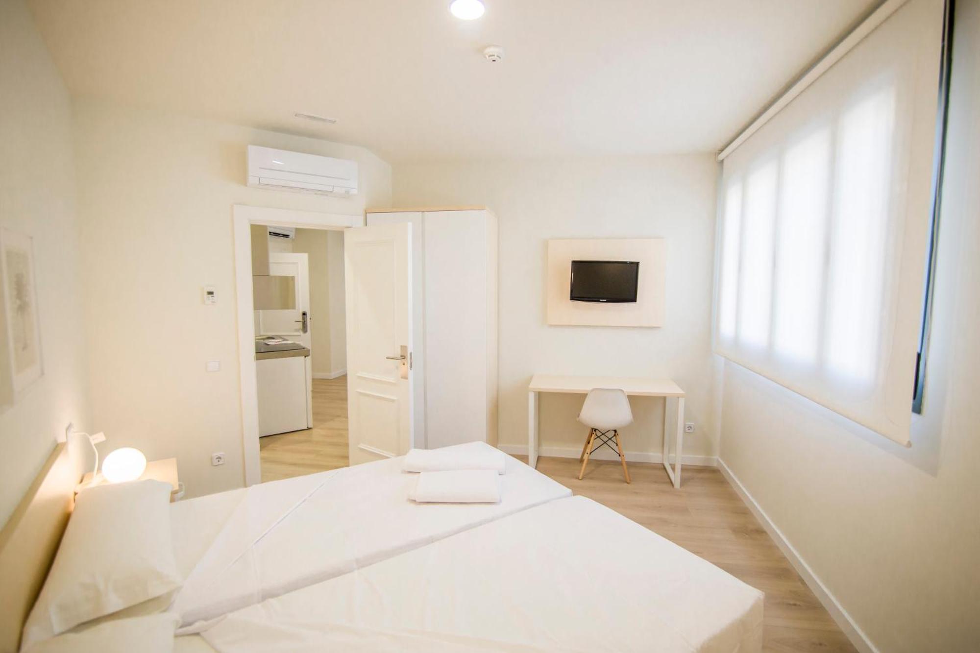 Apartamentos Plaza De Santiago - Estudios Turisticos - 1 Llave Pinto Dış mekan fotoğraf