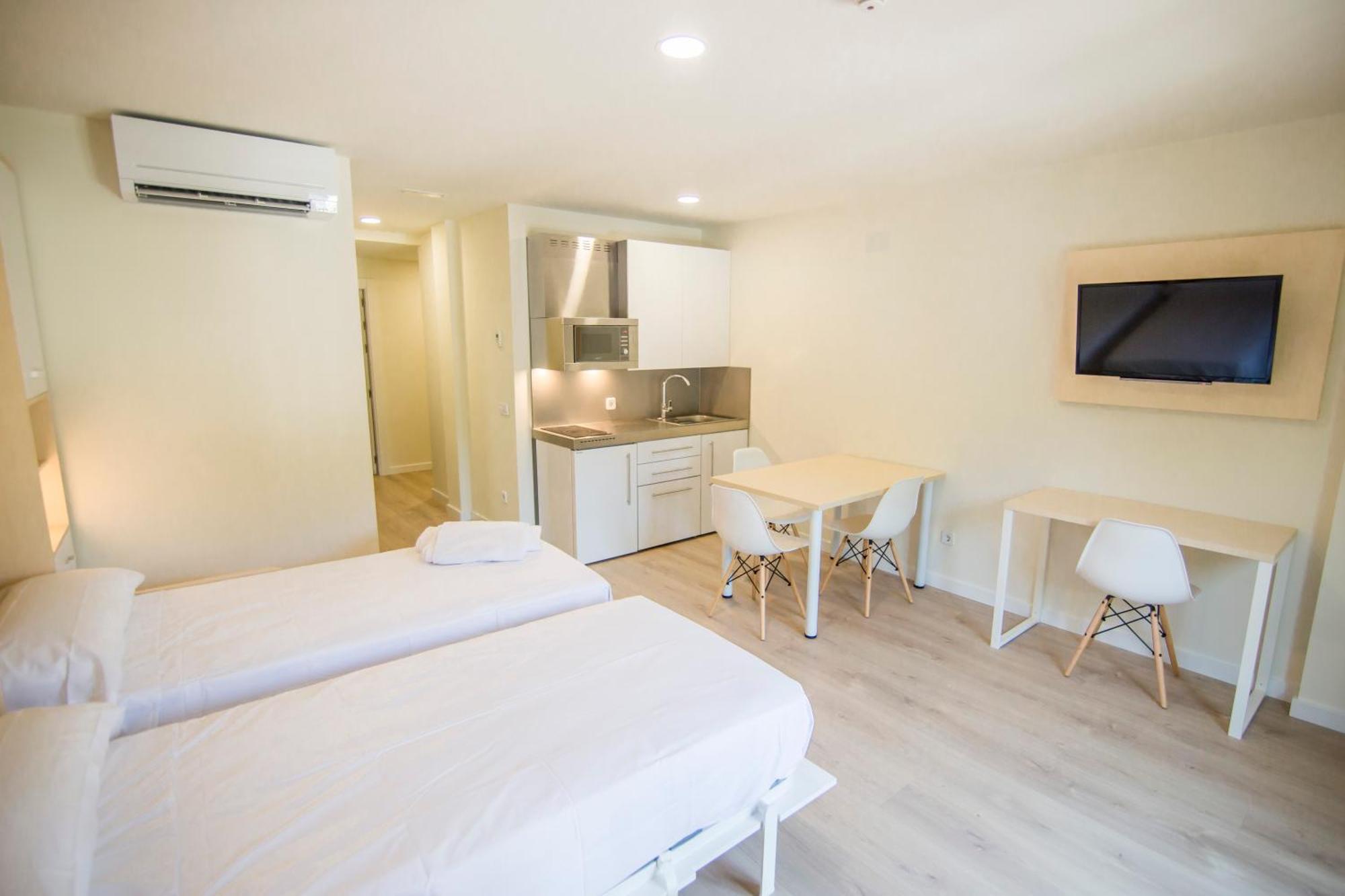 Apartamentos Plaza De Santiago - Estudios Turisticos - 1 Llave Pinto Dış mekan fotoğraf