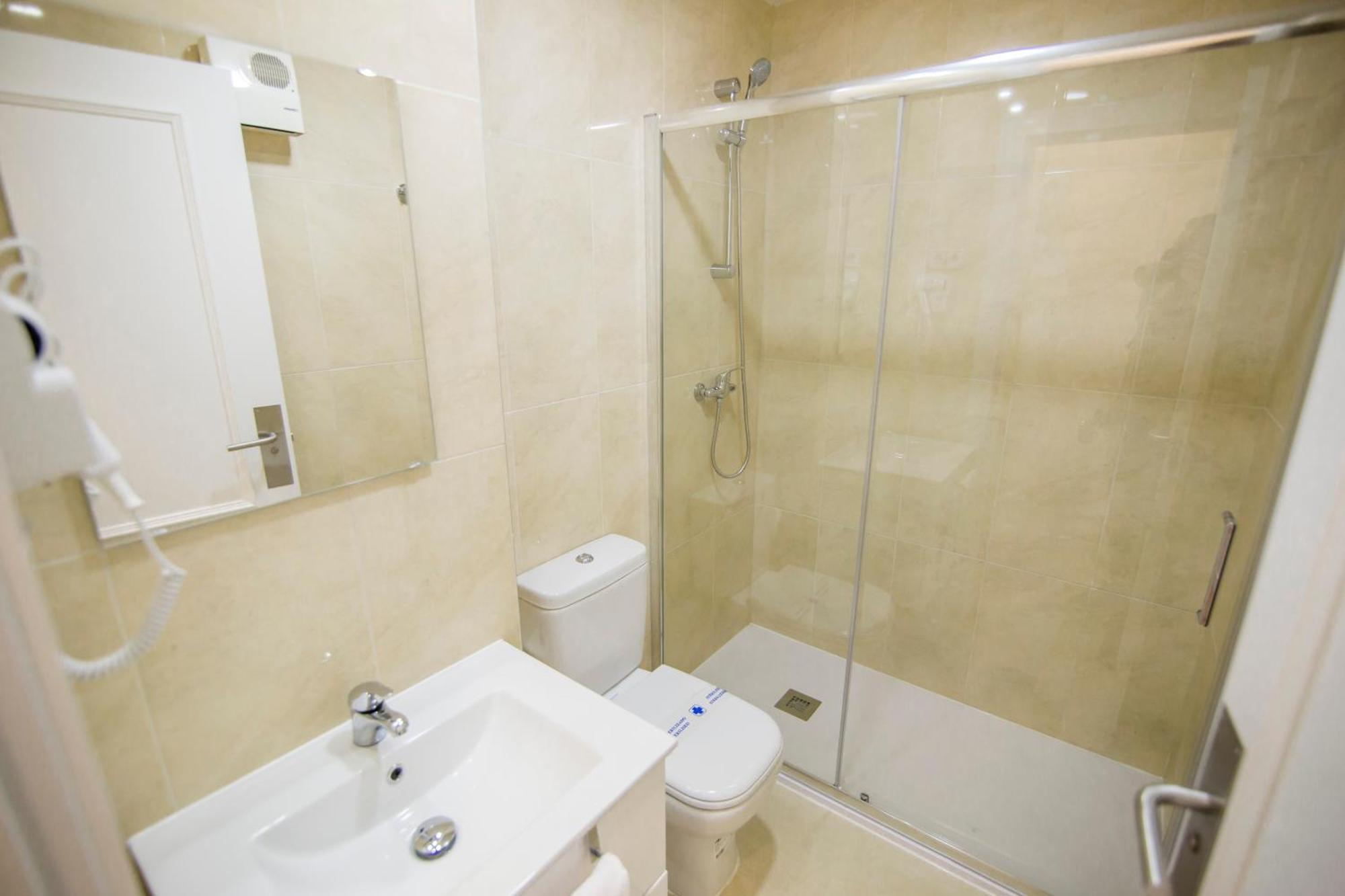 Apartamentos Plaza De Santiago - Estudios Turisticos - 1 Llave Pinto Dış mekan fotoğraf