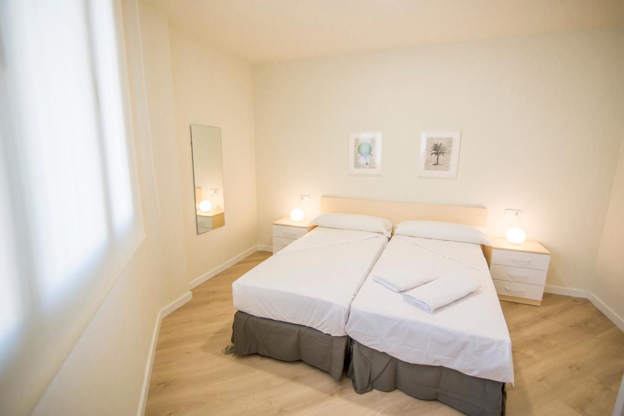 Apartamentos Plaza De Santiago - Estudios Turisticos - 1 Llave Pinto Dış mekan fotoğraf